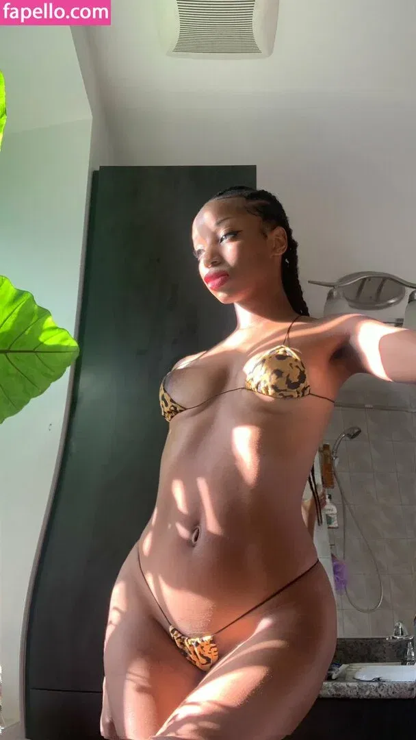 messkina / messythots / sxkina Onlyfans Photo Gallery 