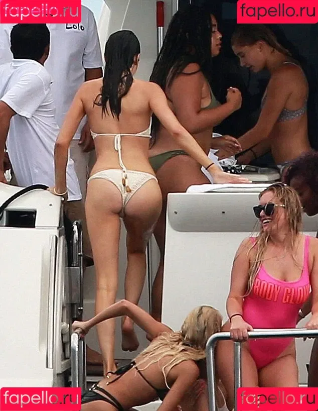 Kendall Jenner / KendallJenner Onlyfans Photo Gallery 