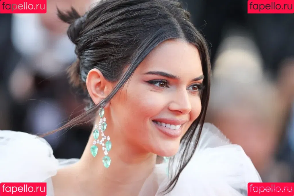 Kendall Jenner / KendallJenner Onlyfans Photo Gallery 