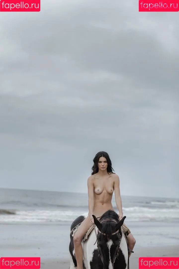 Kendall Jenner / KendallJenner Onlyfans Photo Gallery 