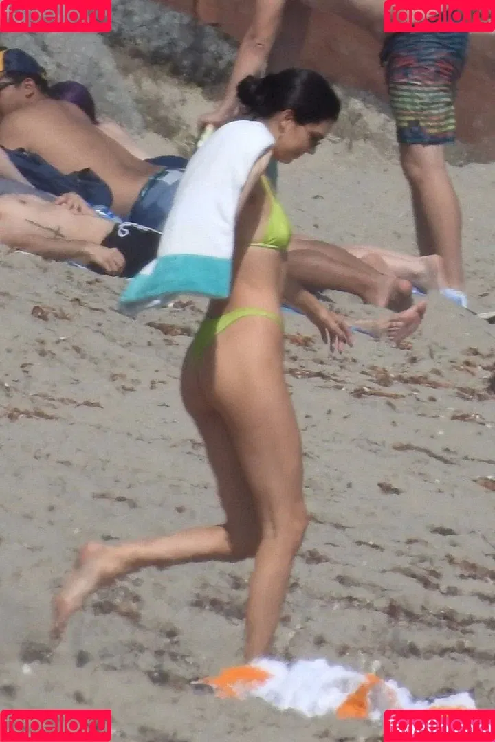 Kendall Jenner / KendallJenner Onlyfans Photo Gallery 