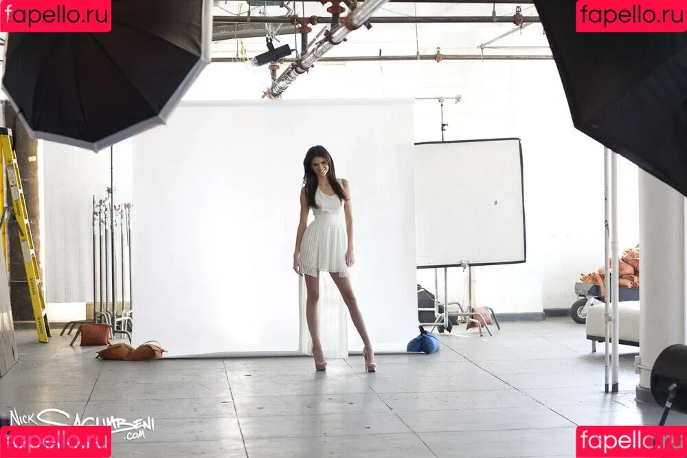 Kendall Jenner / KendallJenner Onlyfans Photo Gallery 