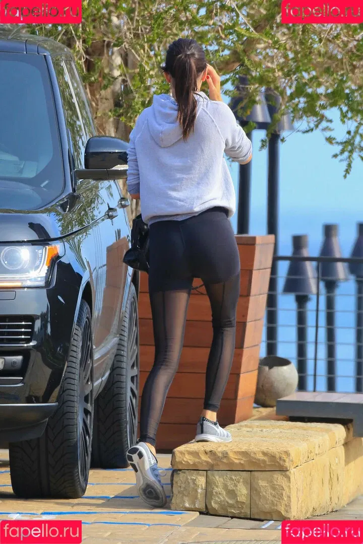 Kendall Jenner / KendallJenner Onlyfans Photo Gallery 