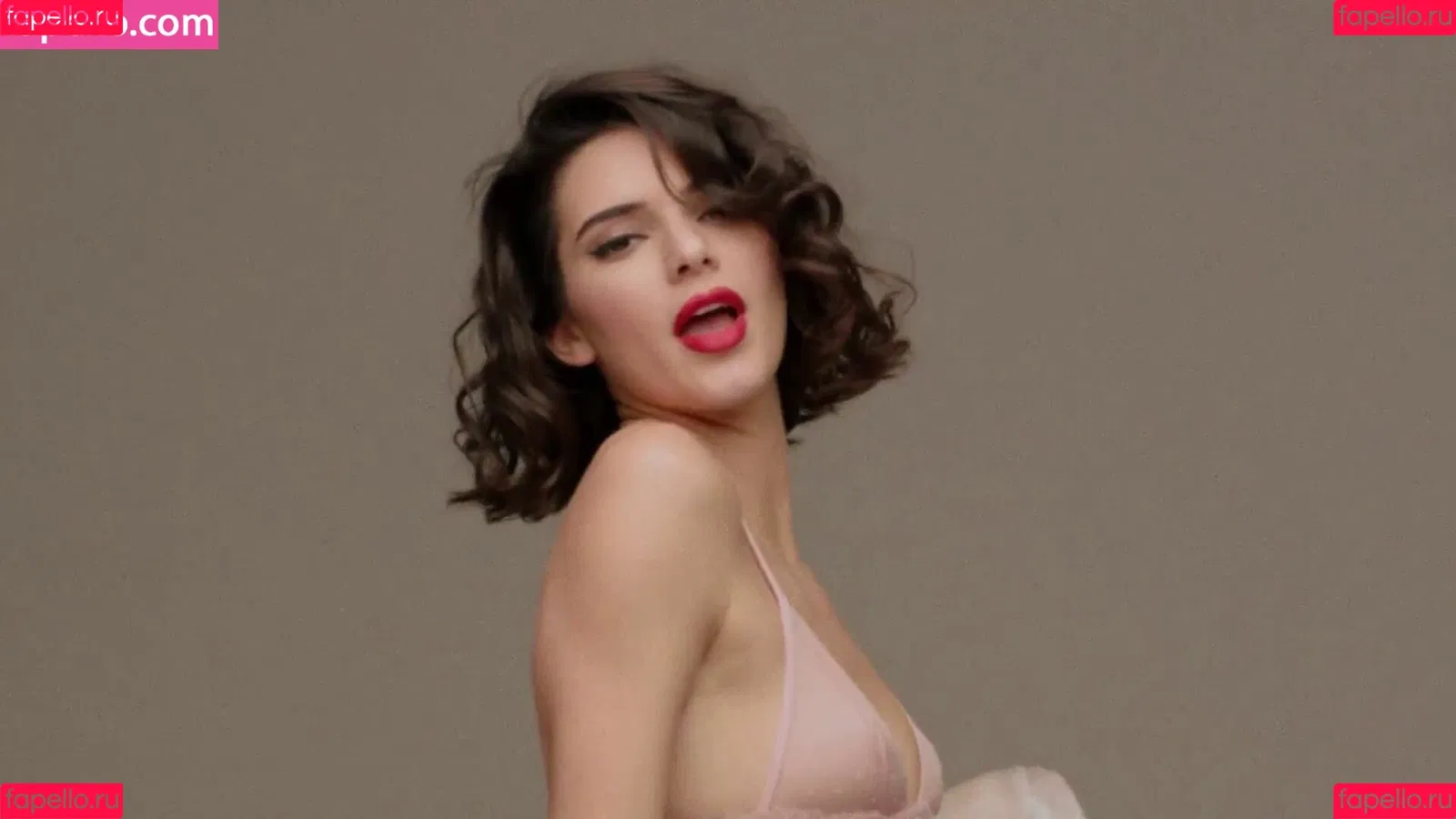 Kendall Jenner / KendallJenner Onlyfans Photo Gallery 