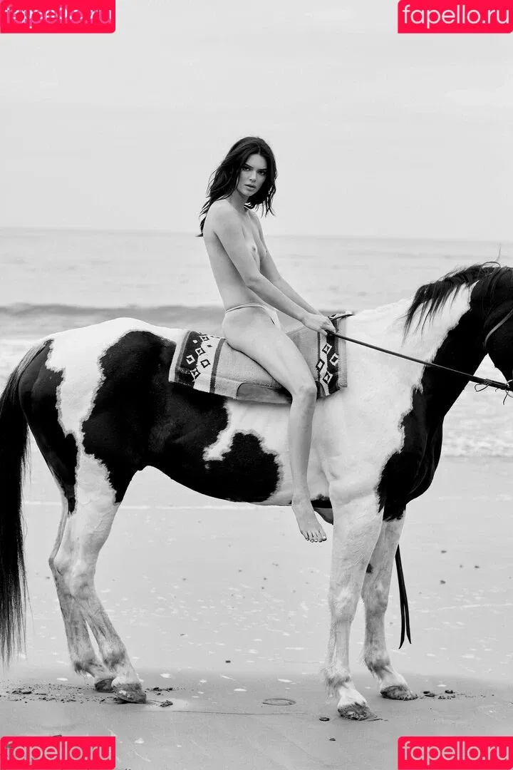 Kendall Jenner / KendallJenner Onlyfans Photo Gallery 