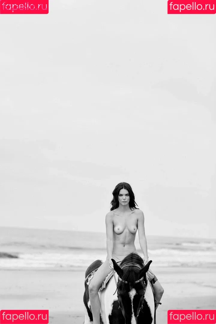 Kendall Jenner / KendallJenner Onlyfans Photo Gallery 