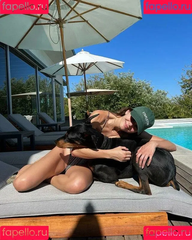 Kendall Jenner / KendallJenner Onlyfans Photo Gallery 