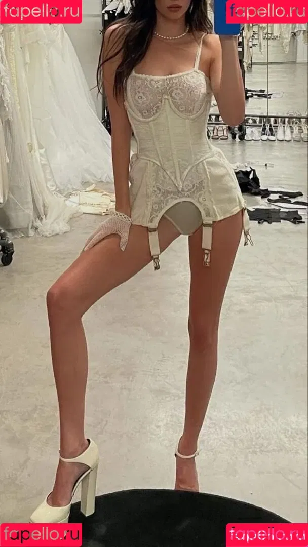 Kendall Jenner / KendallJenner Onlyfans Photo Gallery 