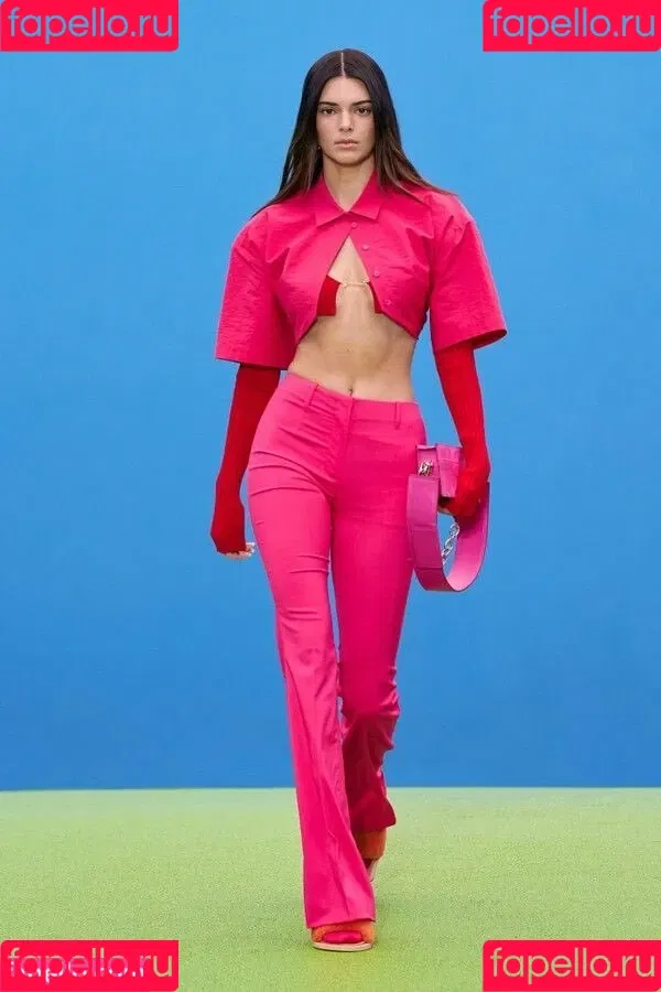 Kendall Jenner / KendallJenner Onlyfans Photo Gallery 