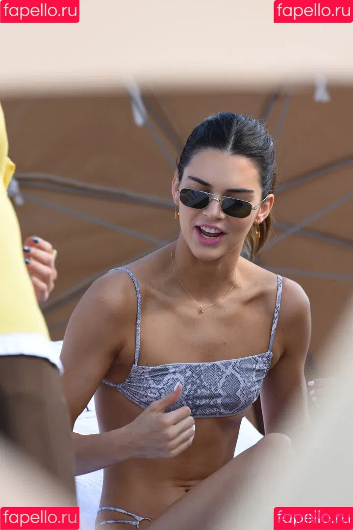 Kendall Jenner / KendallJenner Onlyfans Photo Gallery 