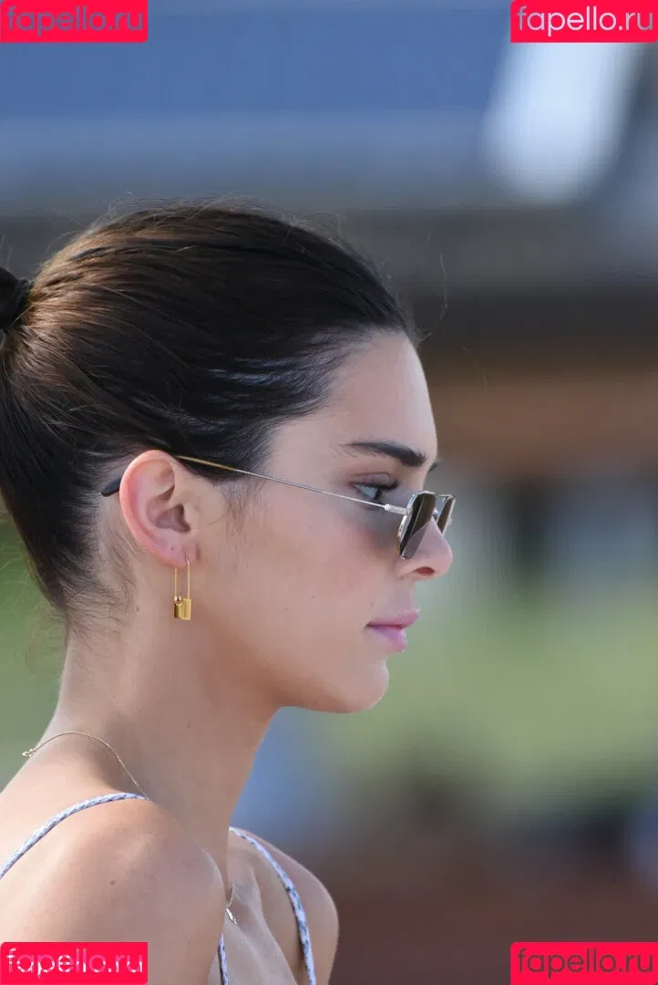 Kendall Jenner / KendallJenner Onlyfans Photo Gallery 
