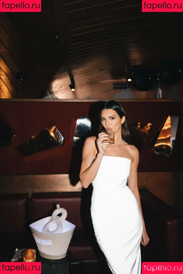 Kendall Jenner / KendallJenner Onlyfans Photo Gallery 