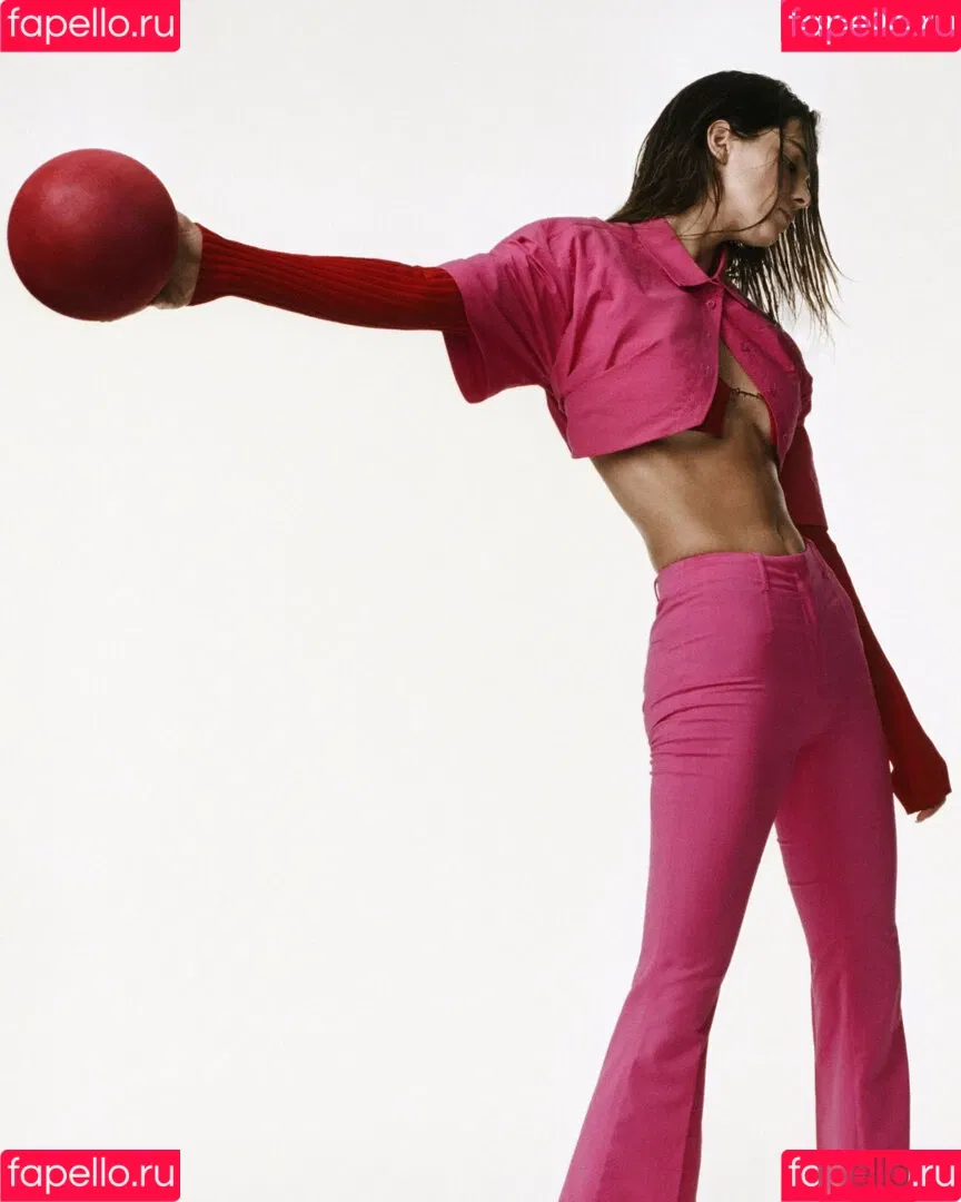 Kendall Jenner / KendallJenner Onlyfans Photo Gallery 