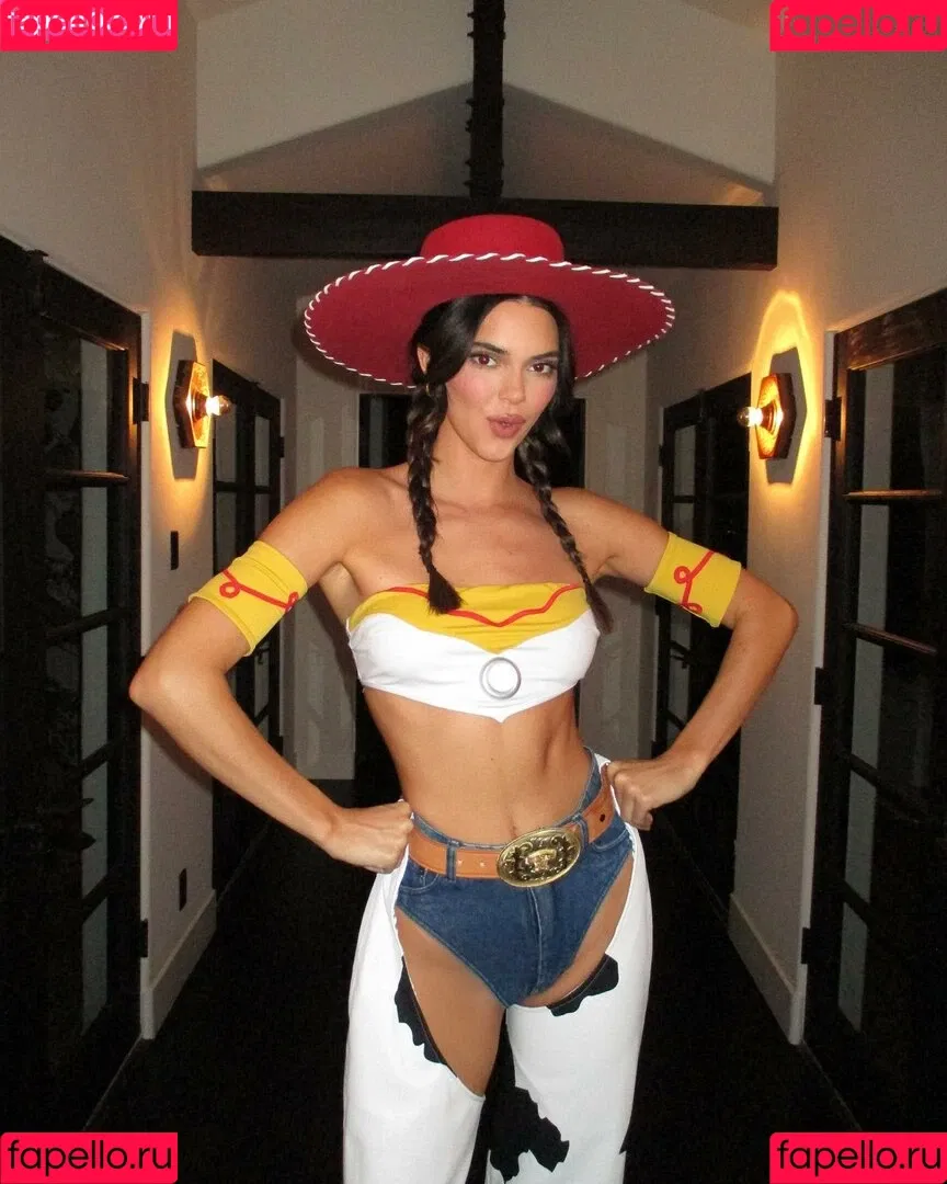 Kendall Jenner / KendallJenner Onlyfans Photo Gallery 