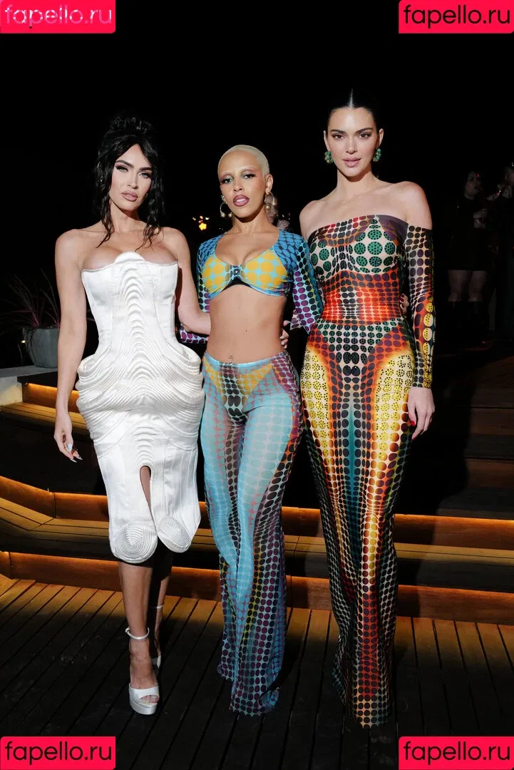 Kendall Jenner / KendallJenner Onlyfans Photo Gallery 