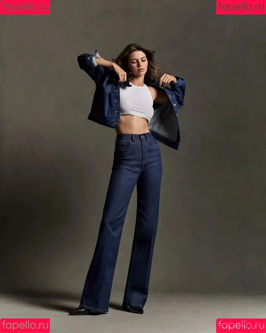 Kendall Jenner / KendallJenner Onlyfans Photo Gallery 