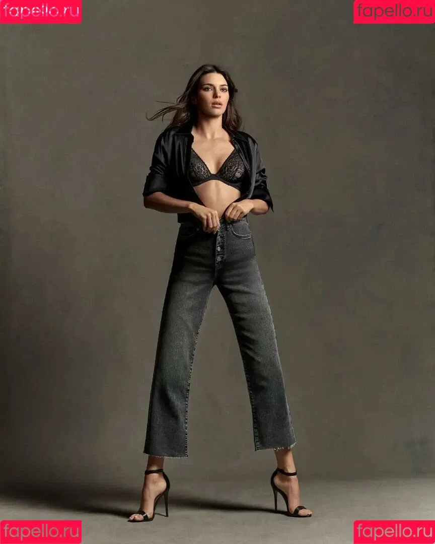 Kendall Jenner / KendallJenner Onlyfans Photo Gallery 
