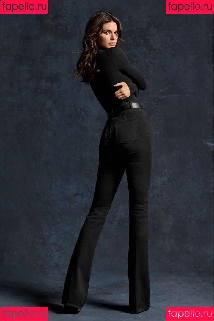 Kendall Jenner / KendallJenner Onlyfans Photo Gallery 