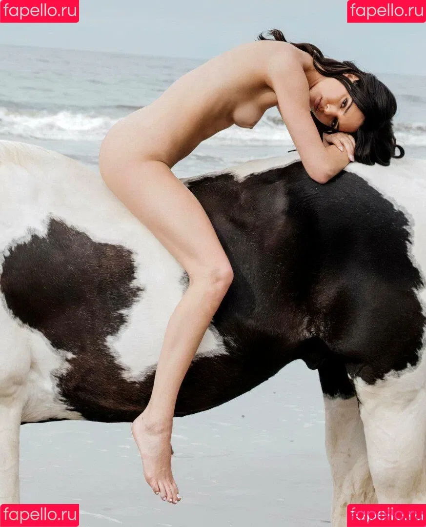 Kendall Jenner / KendallJenner Onlyfans Photo Gallery 