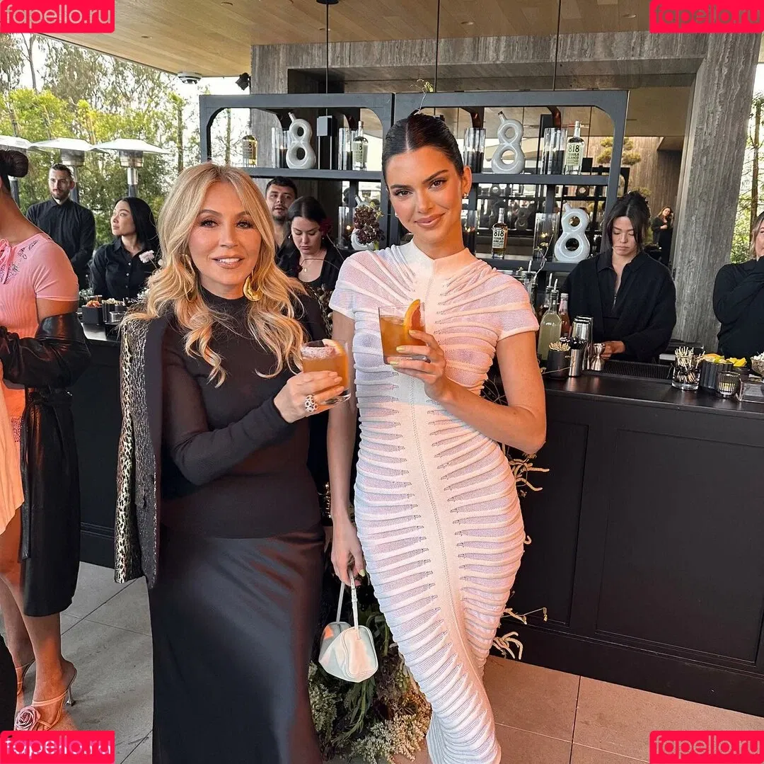 Kendall Jenner / KendallJenner Onlyfans Photo Gallery 