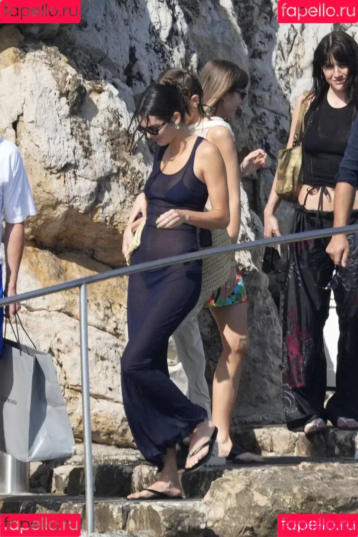 Kendall Jenner / KendallJenner Onlyfans Photo Gallery 