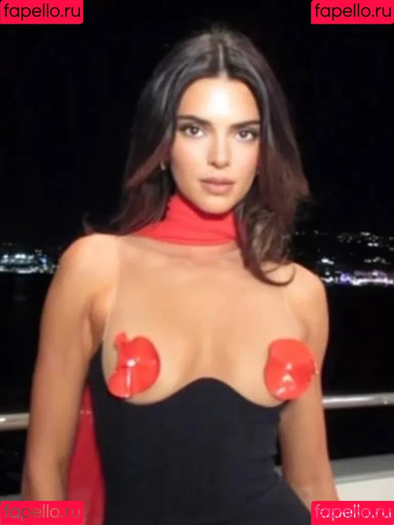 Kendall Jenner / KendallJenner Onlyfans Photo Gallery 