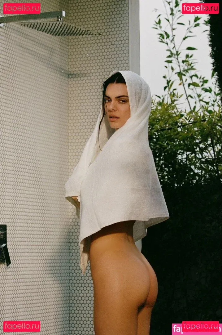 Kendall Jenner / KendallJenner Onlyfans Photo Gallery 