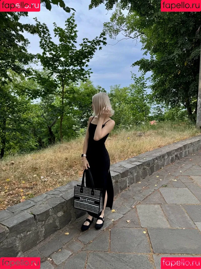 Mia_bluebird / _iam_bluebird_ / clarathestudent Onlyfans Photo Gallery 