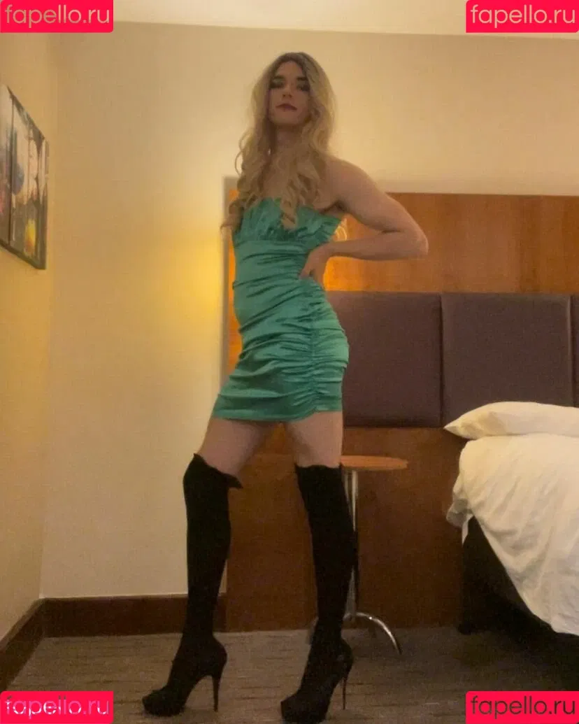 Emmy Harper / cdemmyharper / harperxemx Onlyfans Photo Gallery 