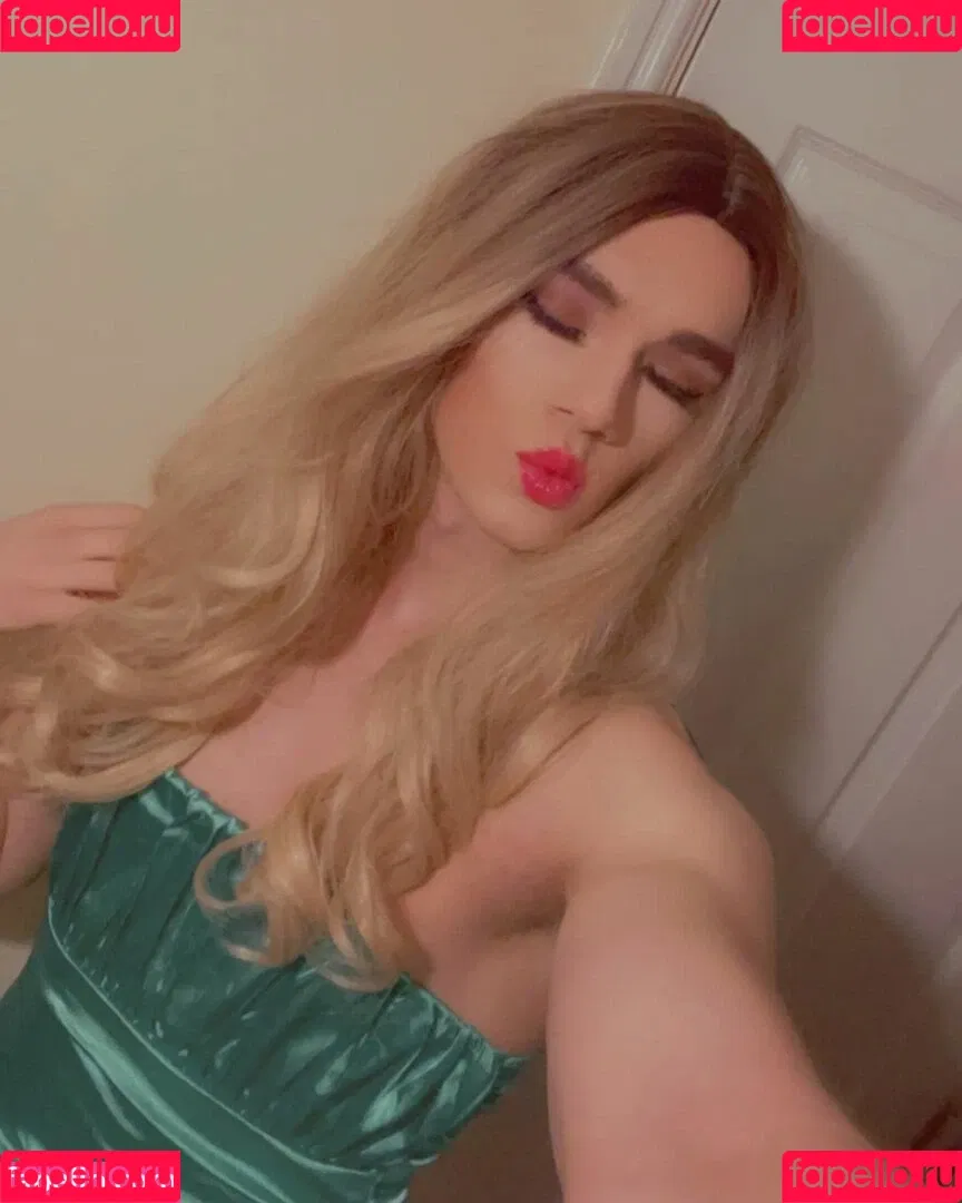 Emmy Harper / cdemmyharper / harperxemx Onlyfans Photo Gallery 