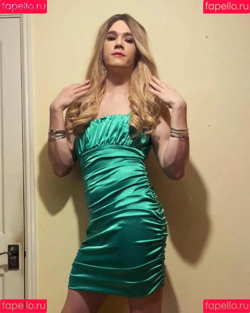 Emmy Harper / cdemmyharper / harperxemx Onlyfans Photo Gallery 