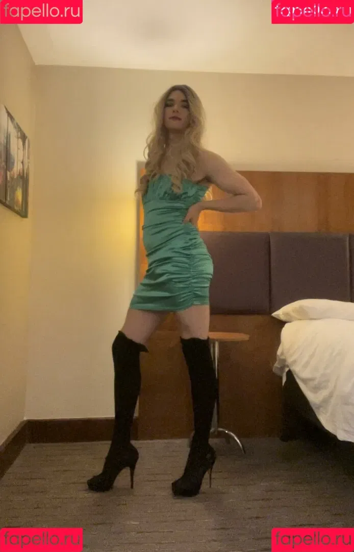 Emmy Harper / cdemmyharper / harperxemx Onlyfans Photo Gallery 