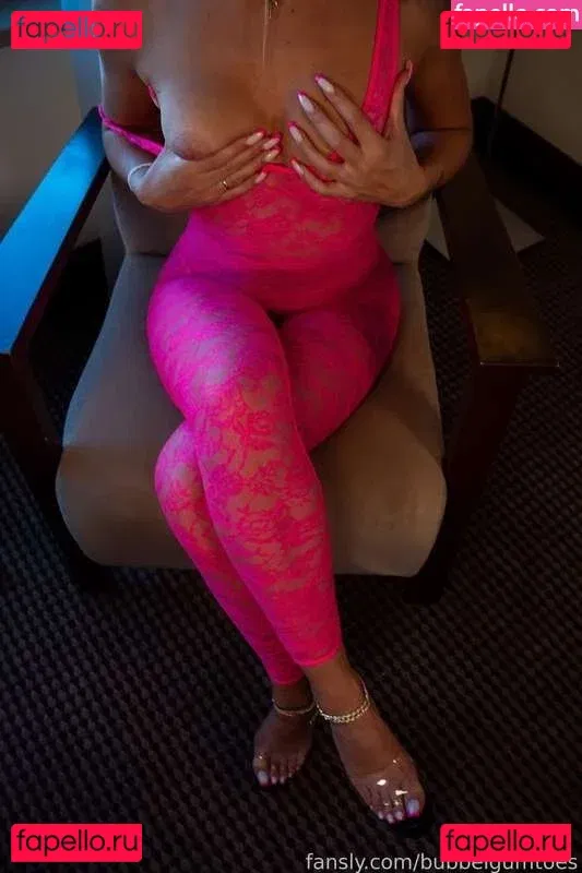 bubblegum.toes_2 / bubblegumtoes2 Onlyfans Photo Gallery 