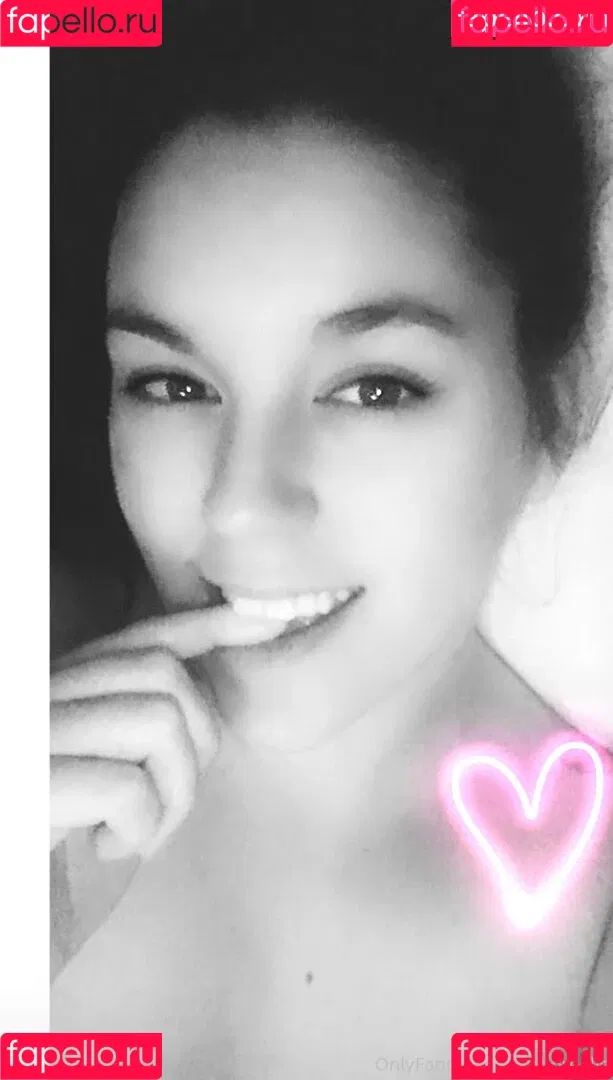 CoraBorealis / YourCora / loveyourcora Onlyfans Photo Gallery 