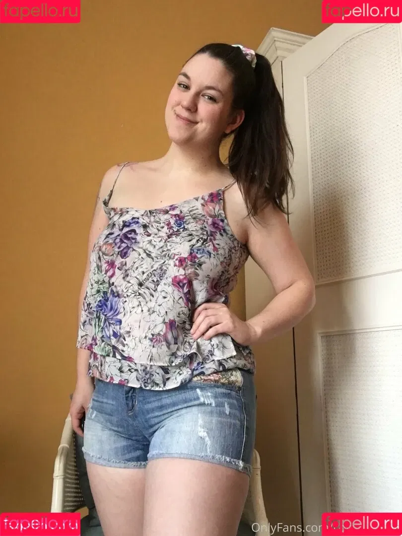 CoraBorealis / YourCora / loveyourcora Onlyfans Photo Gallery 