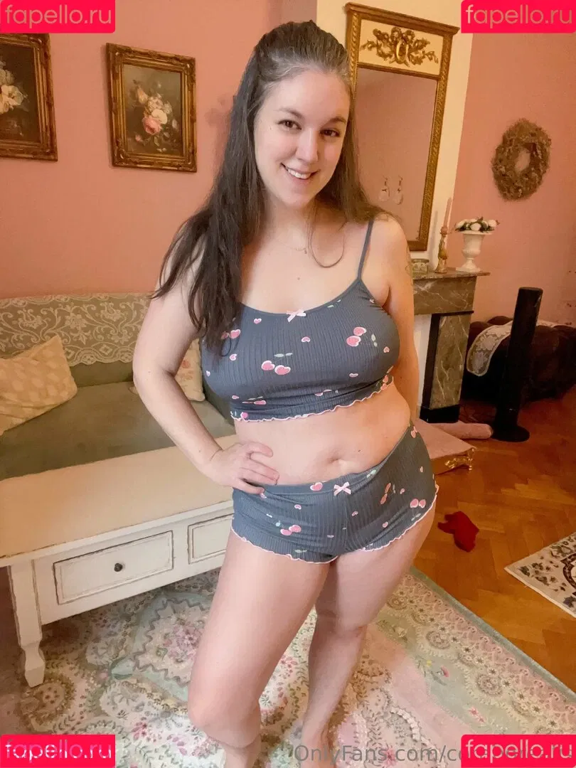 CoraBorealis / YourCora / loveyourcora Onlyfans Photo Gallery 