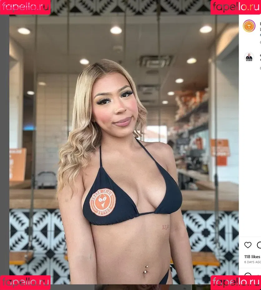 Bikini Barista / Rielle / biancaxobabe Onlyfans Photo Gallery 