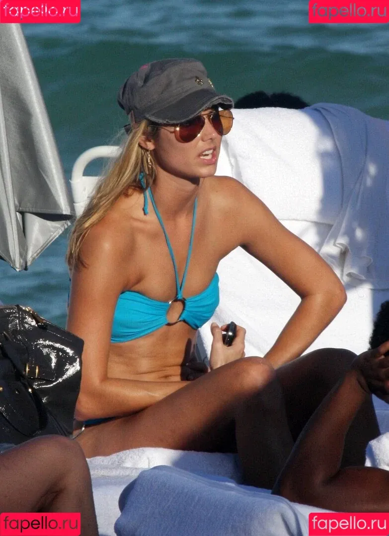 Stacy Keibler / StacyKeibler Onlyfans Photo Gallery 