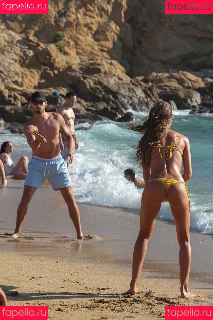 Izabel Goulart / iza_goulart / izabelgoulart Onlyfans Photo Gallery 