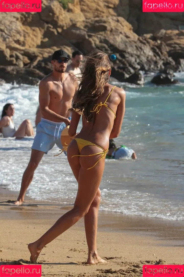 Izabel Goulart / iza_goulart / izabelgoulart Onlyfans Photo Gallery 