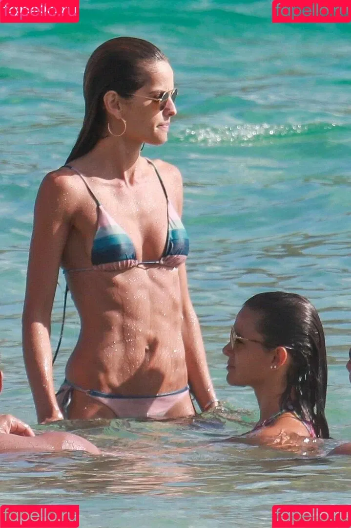 Izabel Goulart / iza_goulart / izabelgoulart Onlyfans Photo Gallery 