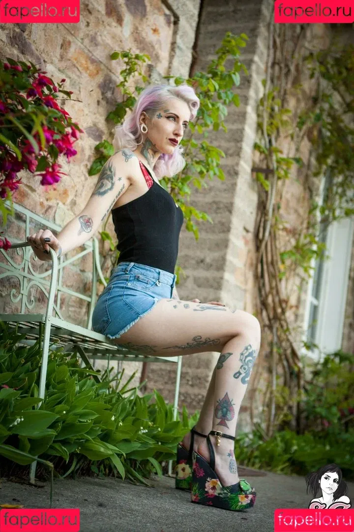 Gladyce / gladycefavour / gladycesuicide Onlyfans Photo Gallery 