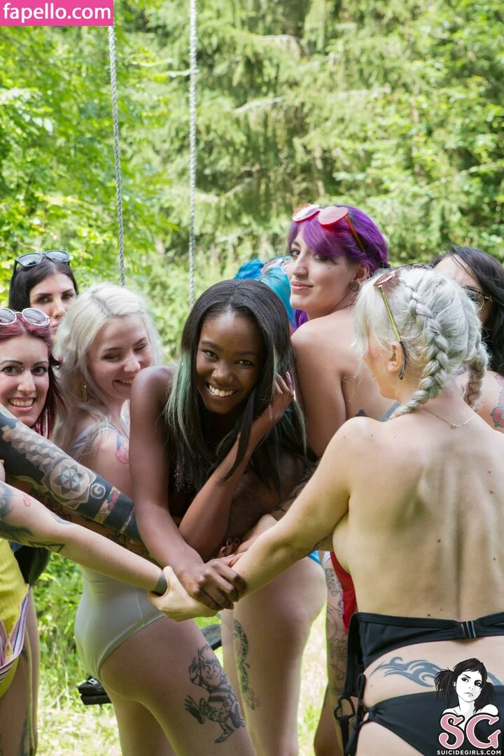 Gladyce / gladycefavour / gladycesuicide Onlyfans Photo Gallery 