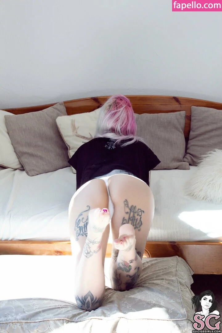 Gladyce / gladycefavour / gladycesuicide Onlyfans Photo Gallery 