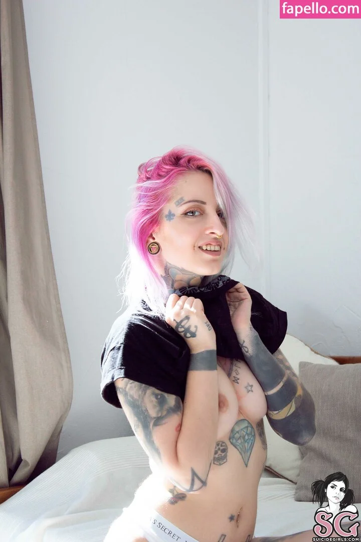 Gladyce / gladycefavour / gladycesuicide Onlyfans Photo Gallery 