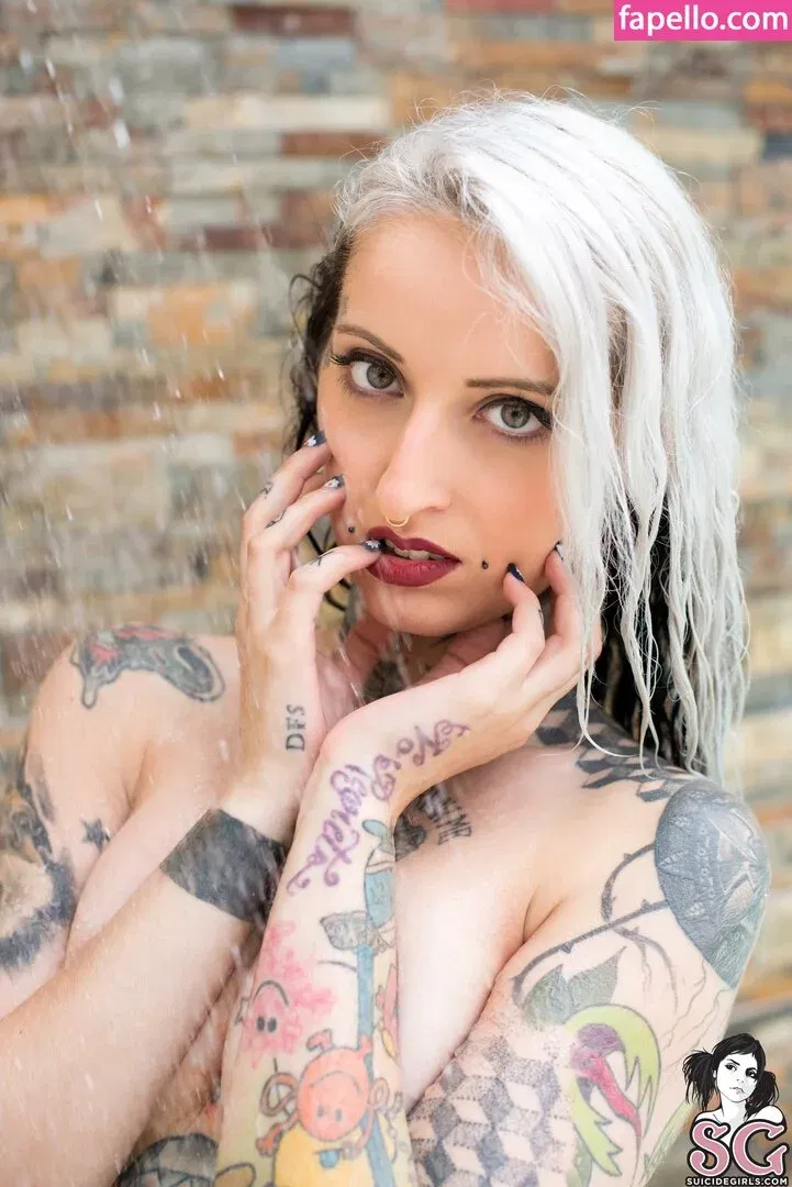 Gladyce / gladycefavour / gladycesuicide Onlyfans Photo Gallery 