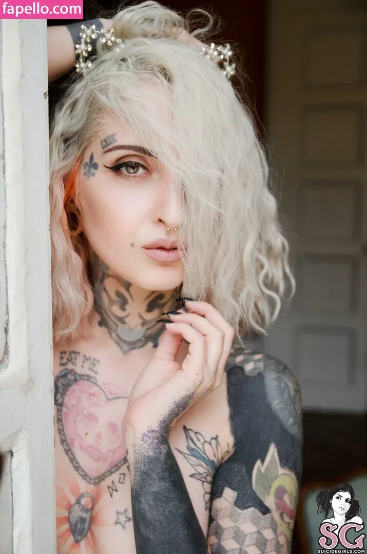 Gladyce / gladycefavour / gladycesuicide Onlyfans Photo Gallery 