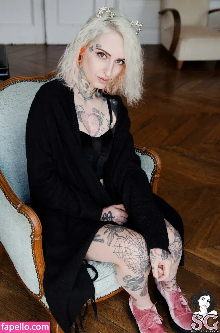 Gladyce / gladycefavour / gladycesuicide Onlyfans Photo Gallery 