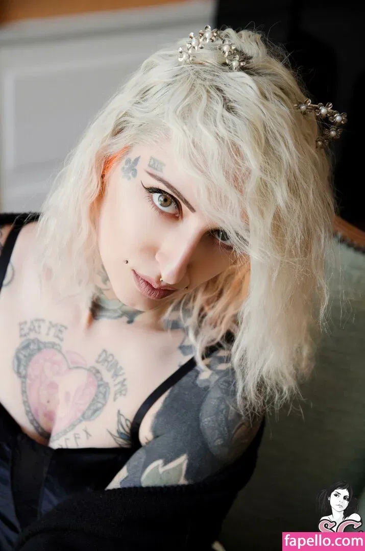 Gladyce / gladycefavour / gladycesuicide Onlyfans Photo Gallery 