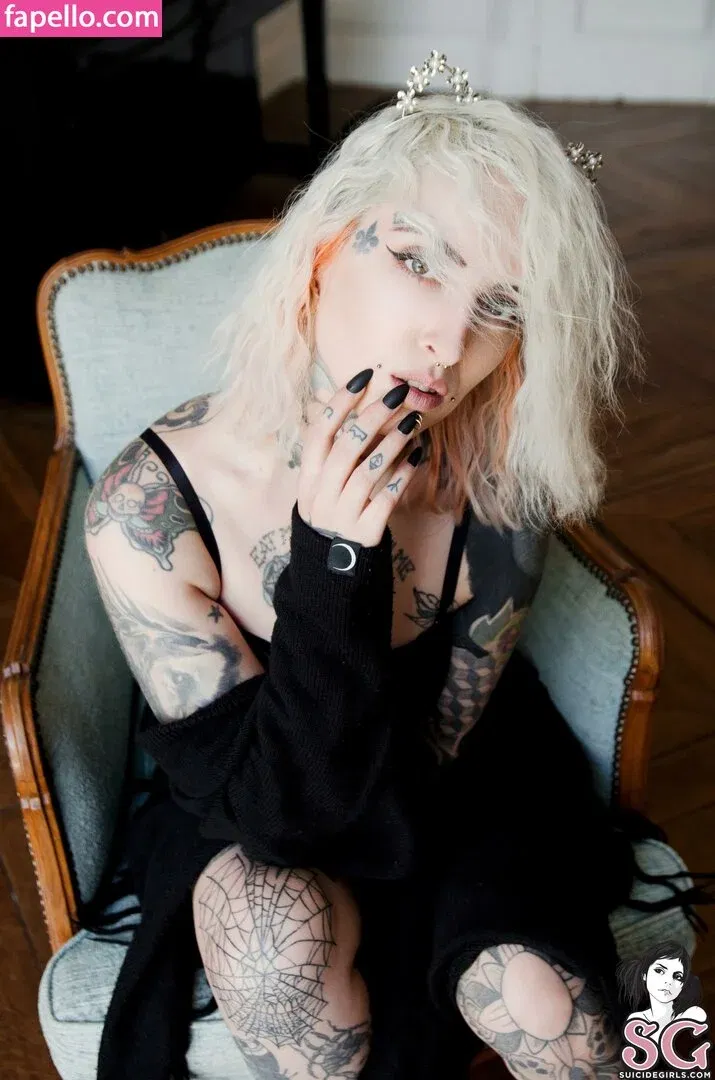 Gladyce / gladycefavour / gladycesuicide Onlyfans Photo Gallery 